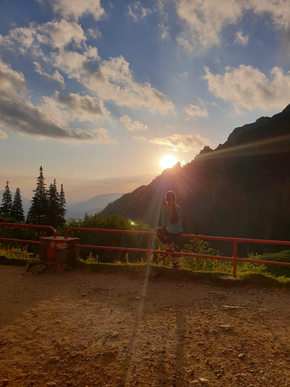 Munte, Natură și Aventură: O Noapte Memorabilă la Cabana Mălăiești