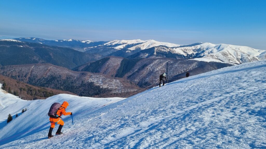 Inițiere în Alpinismul de Iarnă – Atelier Practic