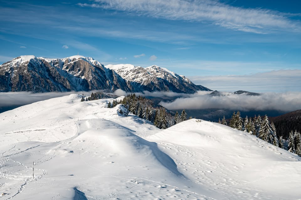 Evadare în liniște- Creasta Baiului, față în față cu Munții Bucegi